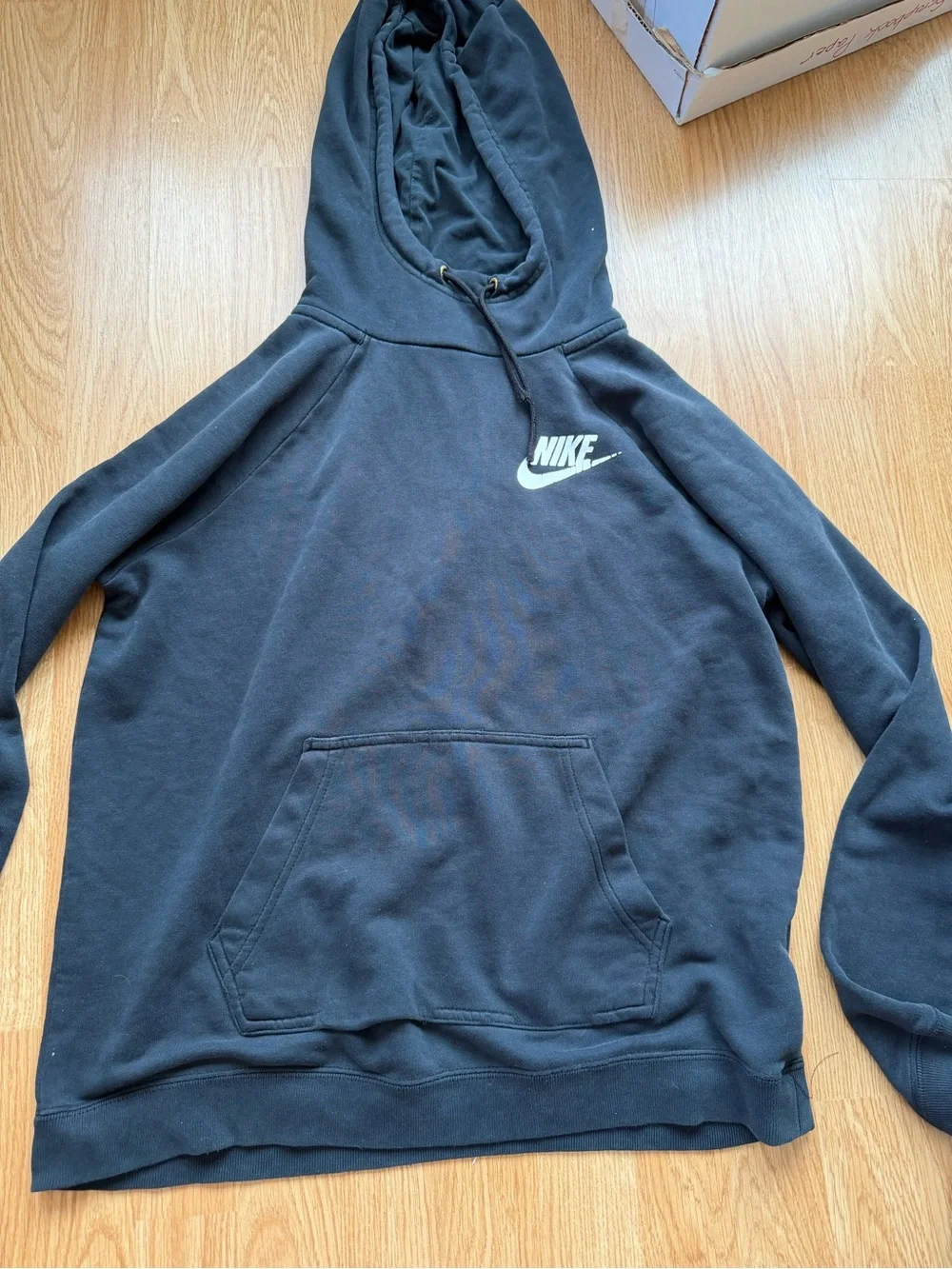 Nike Men's Black Hooded Sweatshirt with Front Pocket